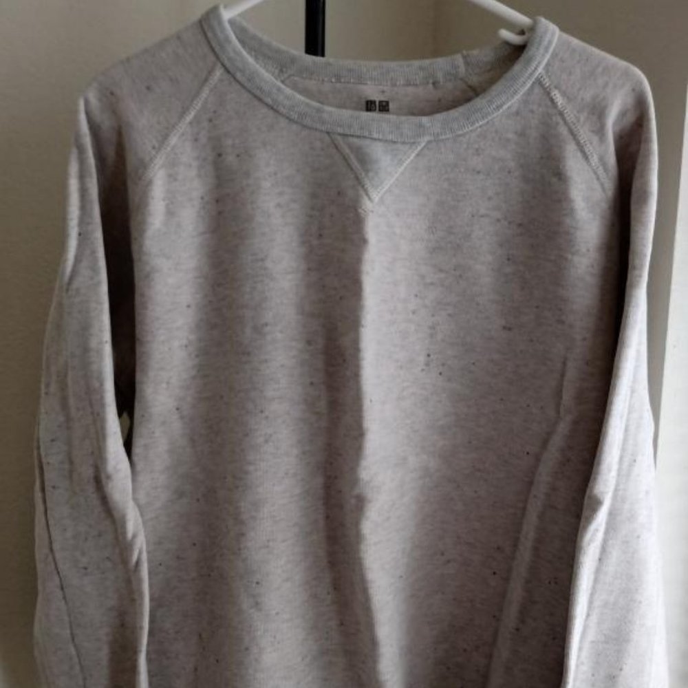 UNIQLO sweatshirt